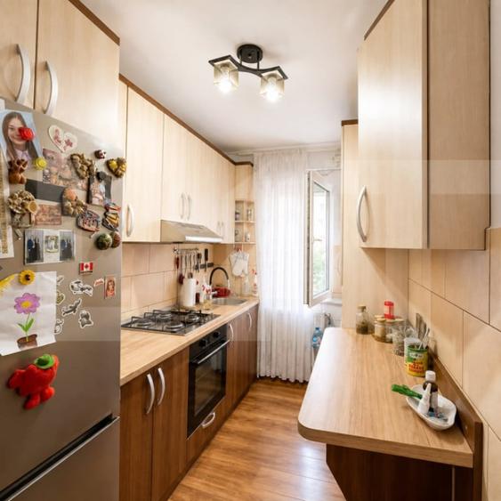Apartament cu 3 camere semidecomandat în Central