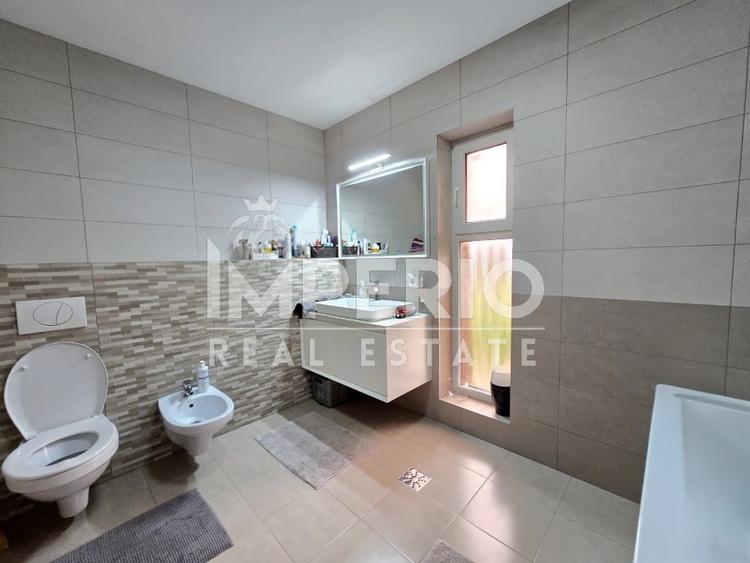 Casă individuală cu 5 camere cu Canalizare în Iris