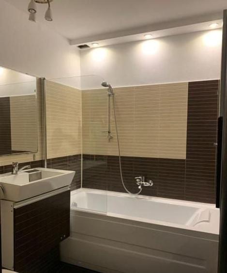 Apartament cu 3 camere semidecomandat, mobilat în Sebastian