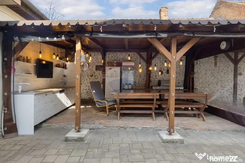 Casă cu 5 camere cu Teren 1085 Mp în Aradul Nou