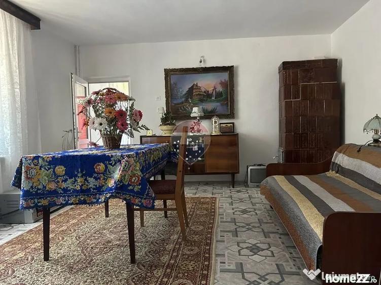 Casă cu 5 camere cu Teren 1129 Mp în Cunești