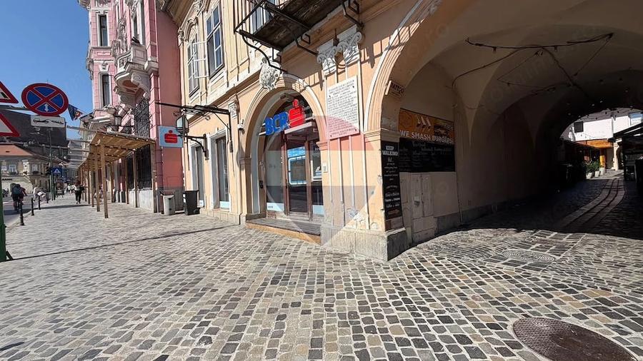 Apartament cu 3 camere decomandat în Centrul Istoric