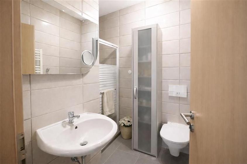 Penthouse cu 3 camere decomandat în Avantgarden