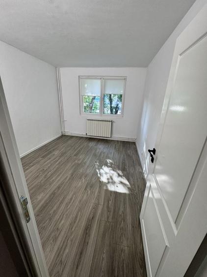 Apartament cu 4 camere decomandat în Apărătorii Patriei