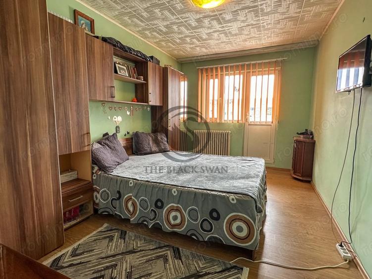 Apartament cu 3 camere semidecomandat, mobilat în Malu Roșu