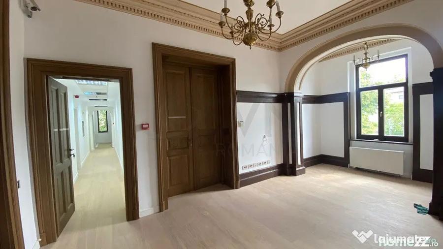 Casă cu 7 camere cu Teren 600 Mp în Grădina Icoanei