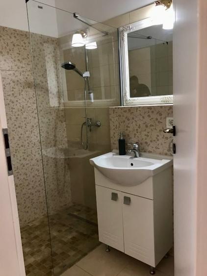 Apartament cu 3 camere decomandat, mobilat în Torontalului