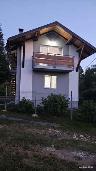 Casă cu 4 camere în Cărbunari