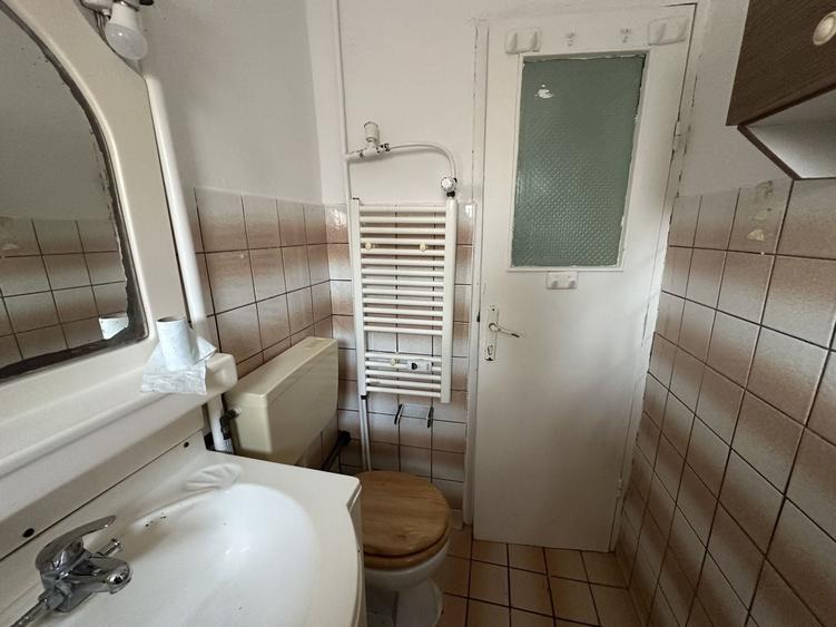 Apartament cu 2 camere semidecomandat, mobilat în Central