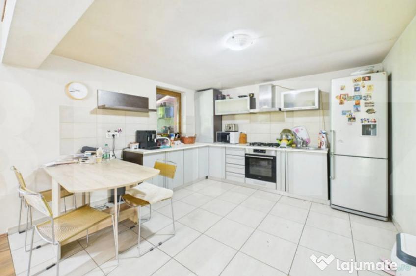 Casă cu 7 camere cu Teren 680 Mp în Mehala