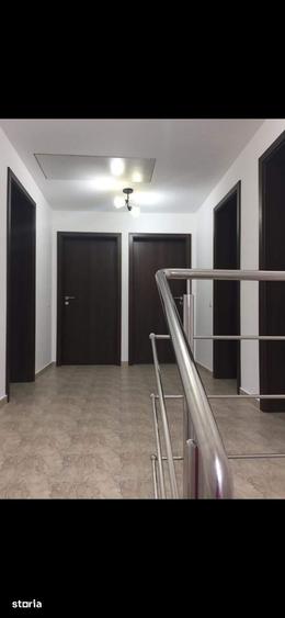 Casă cu 5 camere cu Teren 300 Mp în Roșu