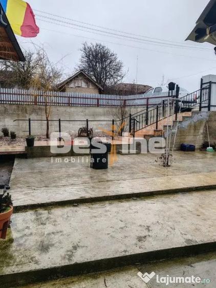 Casă cu 5 camere cu Teren 3000 Mp în Mânjești