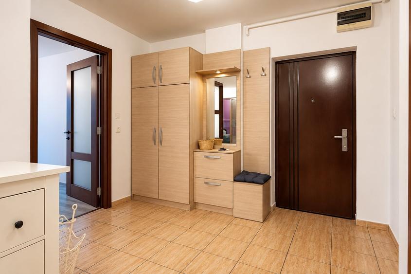 Apartament cu 2 camere decomandat, mobilat în Central
