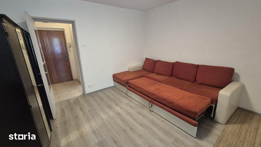 Apartament cu 4 camere semidecomandat în Ștefan cel Mare