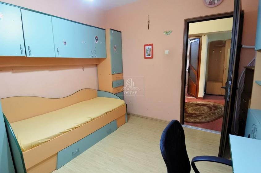 Apartament cu 3 camere decomandat în Republicii