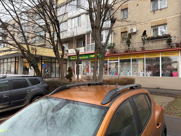 Spațiu comercial, de 172 mp, în Tractorul