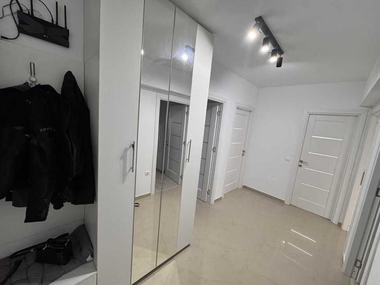 Apartament cu 3 camere decomandat în Cârcea