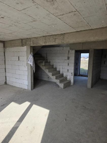 Casă cu 3 camere cu Teren 301 Mp în Exterior Vest