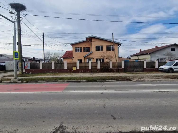 Casă cu 5 camere cu Teren 430 Mp în Șipotu