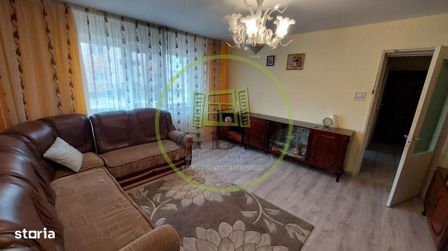 Apartament cu 2 camere semidecomandat în Craiovița Nouă