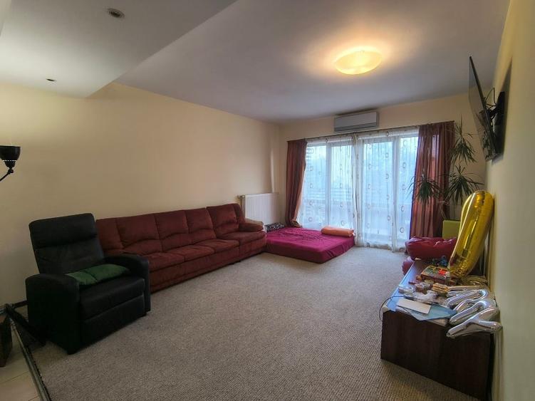 Apartament cu 3 camere decomandat, mobilat în Pajura