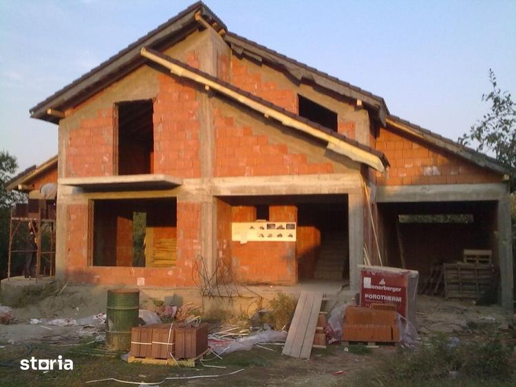 Casă cu 3 camere cu Teren 924 Mp în Podari