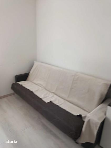 Inchiriez apartament in zona Dovali. Informati la tel - 6