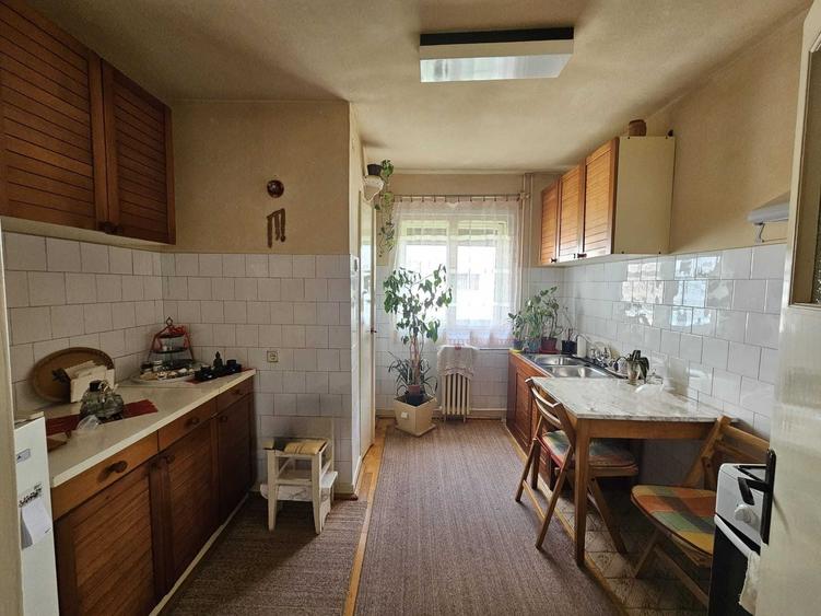 Apartament cu 4 camere decomandat în Central