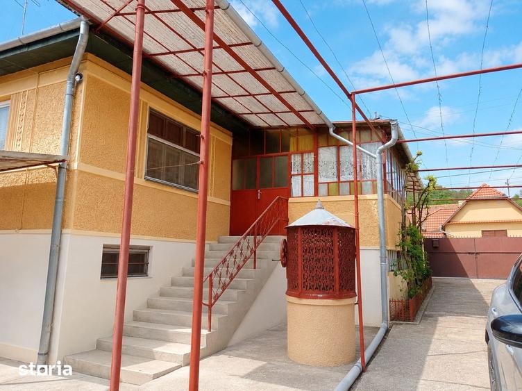 Casă cu 4 camere cu Teren 1349 Mp în Albești