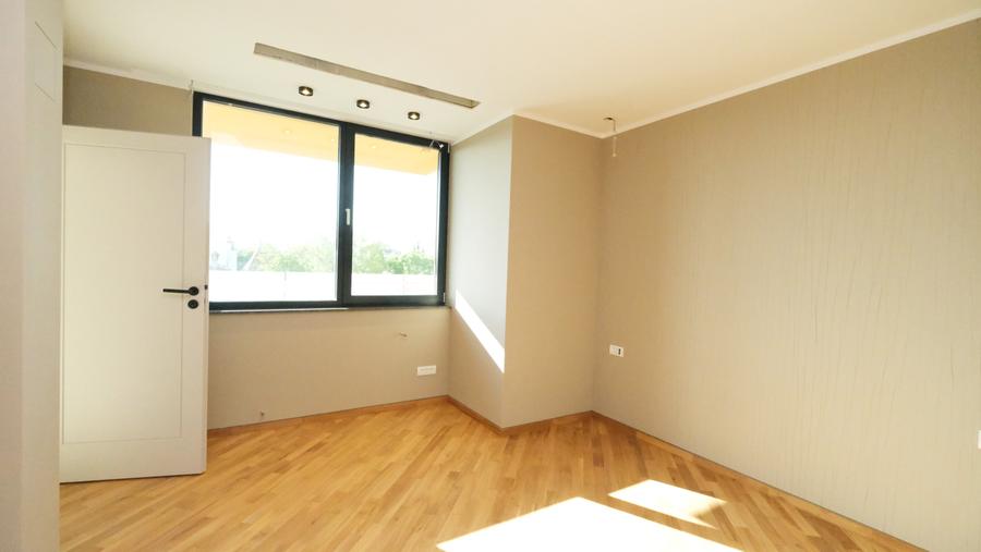 Apartament cu 4 camere în Dacia