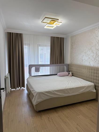 Apartament cu 4 camere decomandat în Drumul Taberei