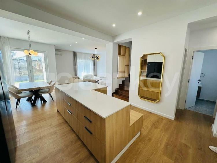 Duplex cu 5 camere cu Canalizare în Pipera