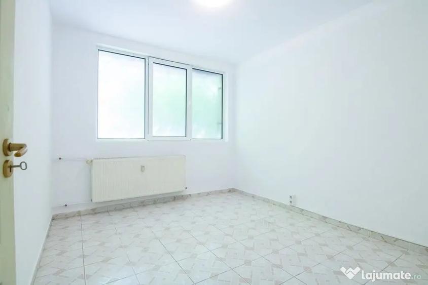 Apartament cu 4 camere decomandat în Drumul Taberei