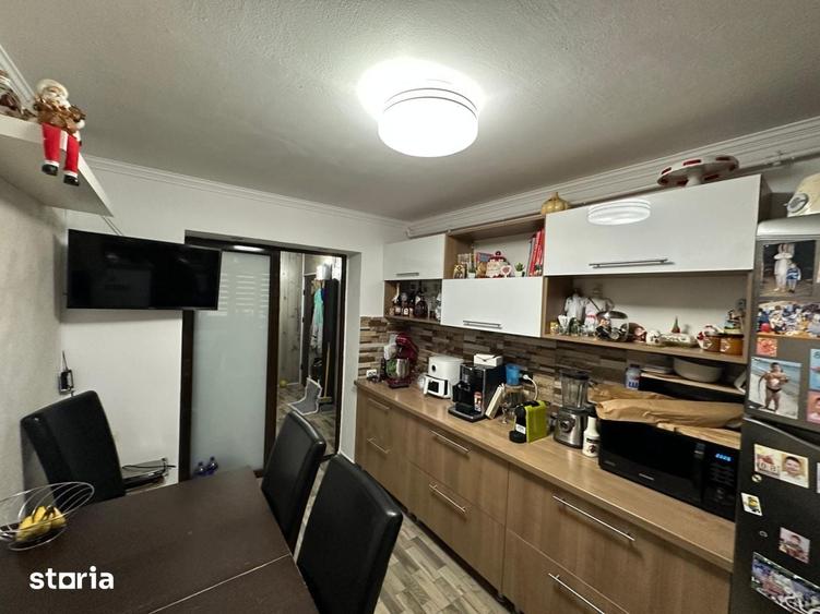 Apartament cu 4 camere semidecomandat în Obor