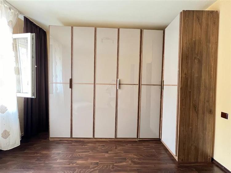 Apartament cu 3 camere decomandat, mobilat în Astra