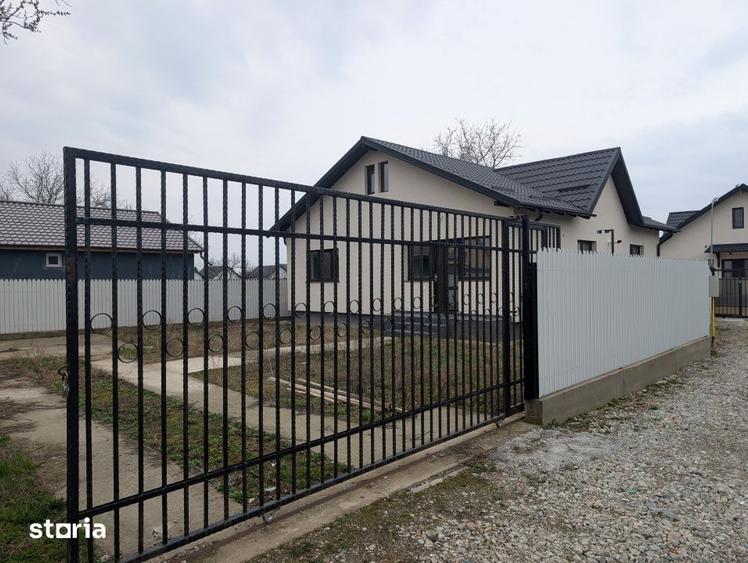 Casă cu 2 camere cu Teren 315 Mp în Hemeiuș