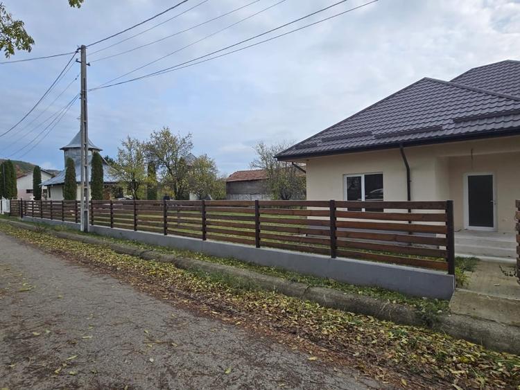 Casă individuală cu 4 camere cu Teren 1000 Mp în Brebu