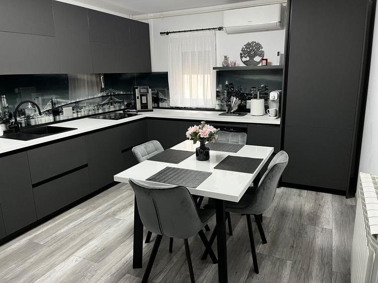 Apartament cu 3 camere semidecomandat în Ghiroda