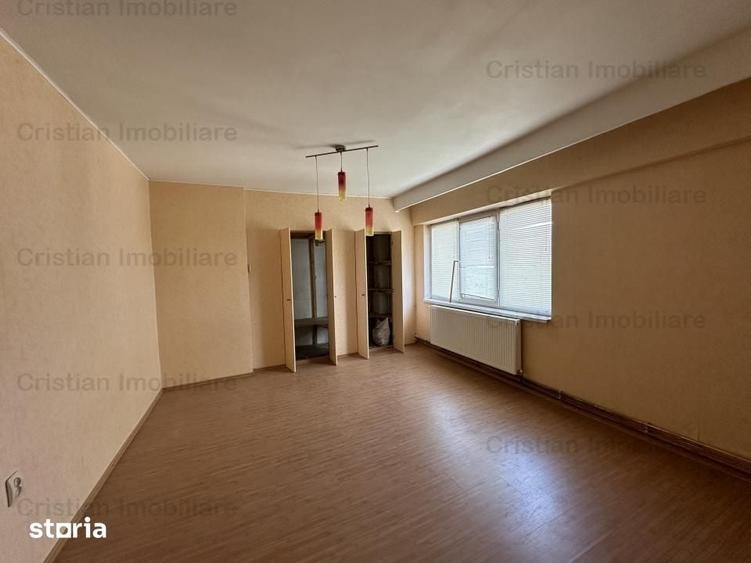 Apartament cu 3 camere decomandat în Viziru 3