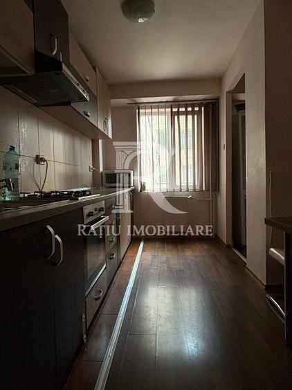 Apartament cu 3 camere decomandat, mobilat în Dragoș Vodă