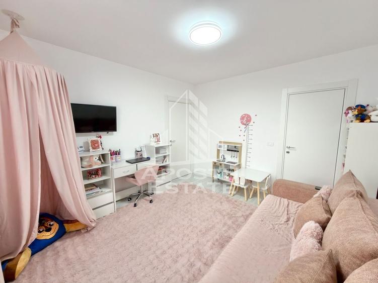Apartament cu 3 camere semidecomandat, mobilat în Giroc