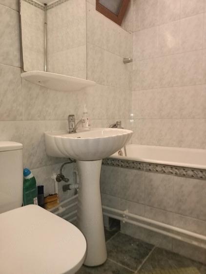 Apartament cu 3 camere decomandat, mobilat în Central