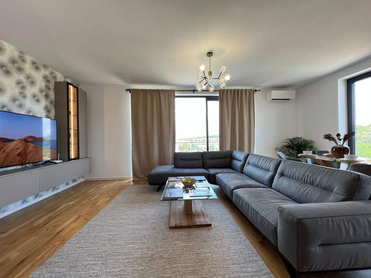 Apartament cu 4 camere decomandat, mobilat în Băneasa