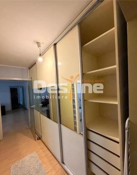 Apartament cu 3 camere semidecomandat în Lidia