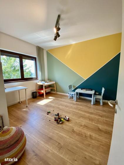 Casă cu 5 camere cu Teren 260 Mp în Corbeanca