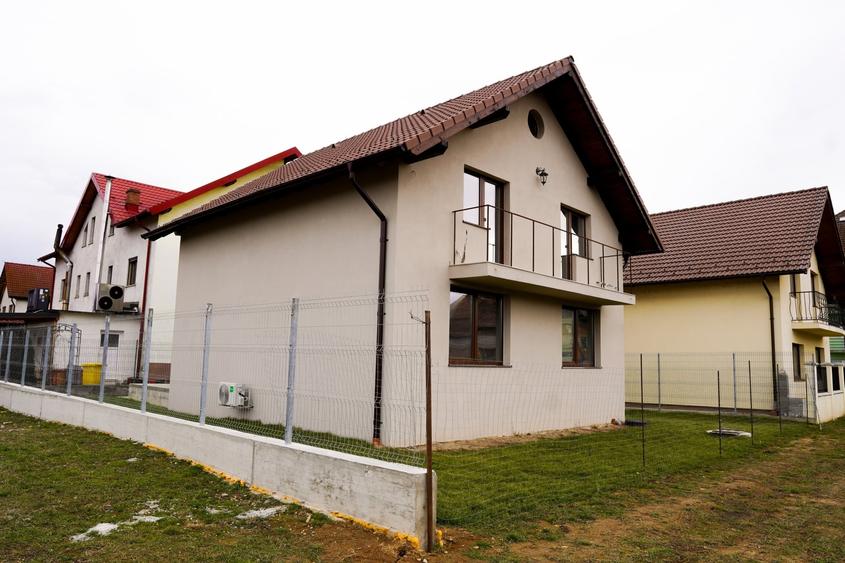 Casă individuală cu 4 camere cu Canalizare în Tălmaciu