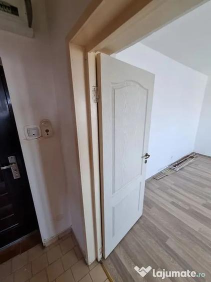 Garsonieră decomandată în Km 4