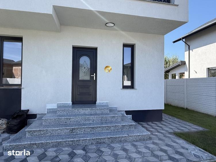 Casă cu 4 camere cu Teren 400 Mp în Central