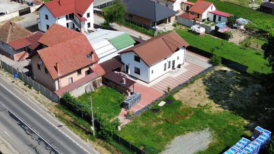 Casă individuală cu 4 camere cu Teren 866 Mp în Săcel
