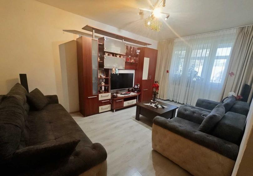 Apartament cu 3 camere decomandat în Giurgiului